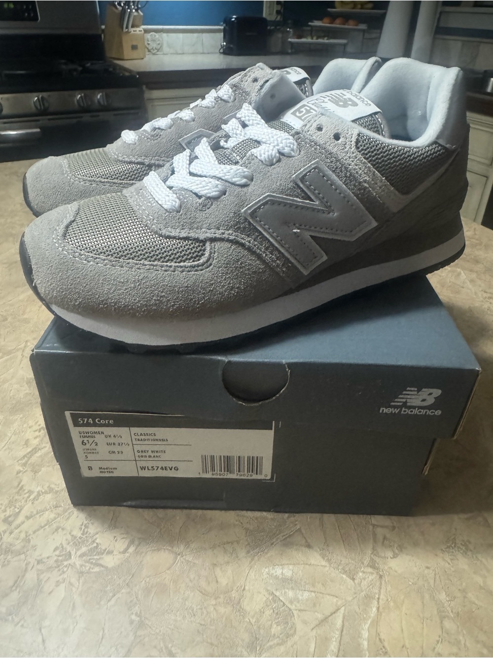 New Balance winens 574 core Sneakers in Gray Suede